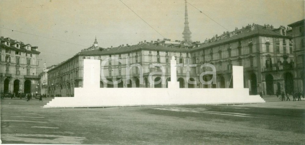 Fotografia d epoca originale 1935 TORINO Sagoma del Monumento al DUCA D AOSTA prima della costruzione FOTO 1