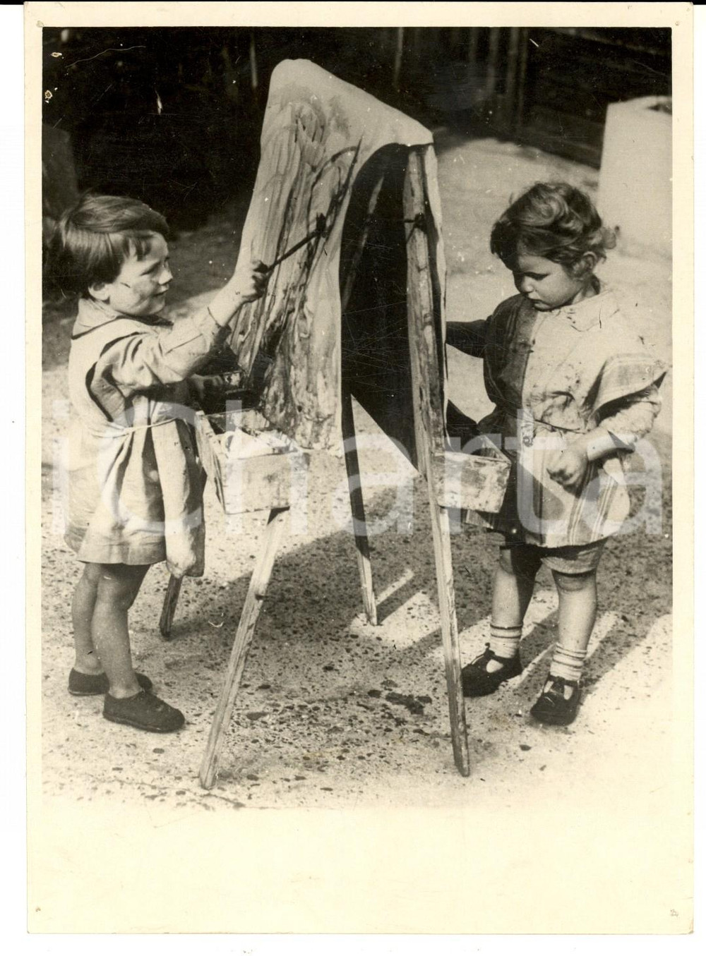 Fotografia d epoca originale 1940 ca MILANO Piccoli pittori in erba al lavoro Foto VINTAGE CURIOSA 1