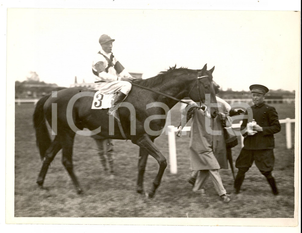 Fotografia d epoca originale 1934 MILANO IPPICA Gran Premio AMBROSIANO Vincitore NAVARRO rientra al peso 1