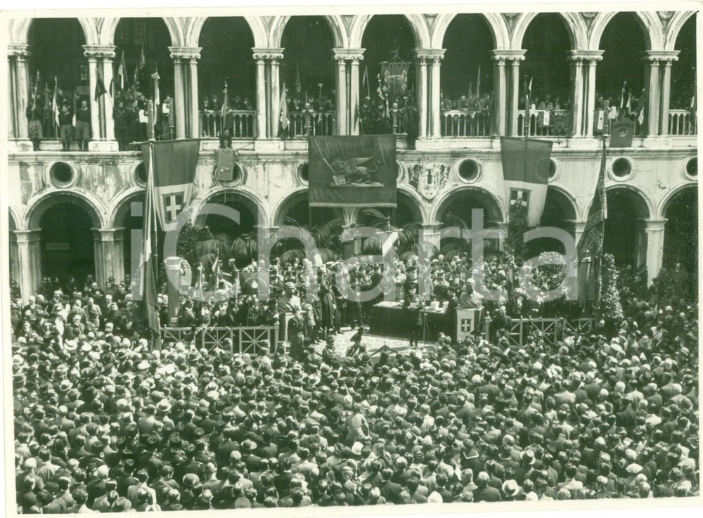 Fotografia d epoca originale 1935 VENEZIA Benedizione dei labari dell OPERA NAZIONALE BALILLA Fotografia 1