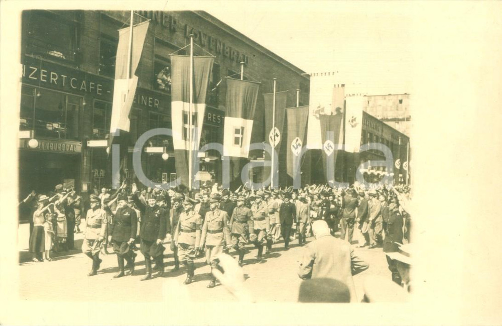 Fotografia d epoca originale 1938 BERLIN La colonna dei lavoratori italiani esce dalla stazione Fotografia 1