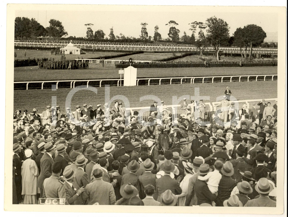 Fotografia d epoca originale 1934 ROMA Ippica 51Â° GRAN PREMIO DEL RE alle CAPANNELLE   Vincitore AMUR 1
