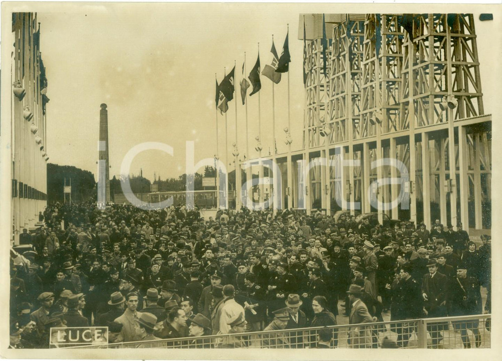 Fotografia d epoca originale 1939 ROMA Duemila Dopolavoristi di MESSINA visitano Mostra Autarchica Minerale 1