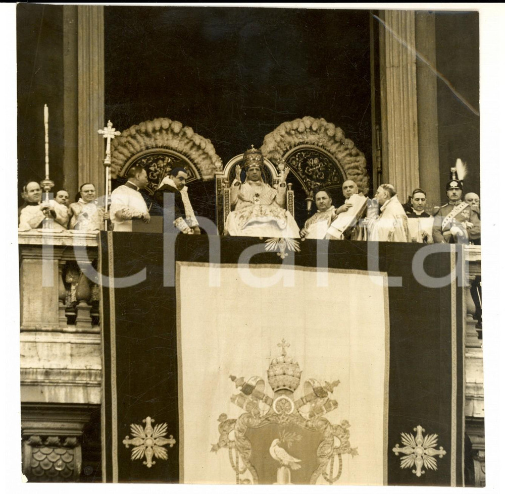 Fotografia d epoca originale 1940 CITTA  DEL VATICANO Papa PIO XII benedice la folla dalla loggia Foto 1