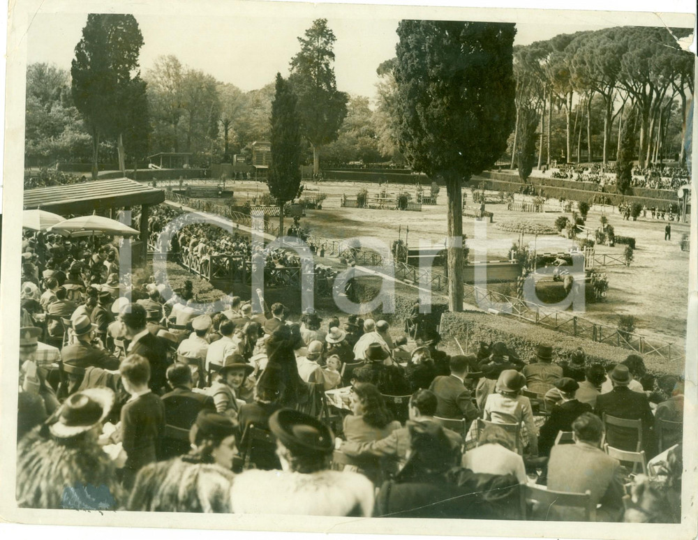 Fotografia d epoca originale 1940 ROMA IPPICA Disputa Coppa d Oro MUSSOLINI a Piazza di SIENA Danneggiata 1