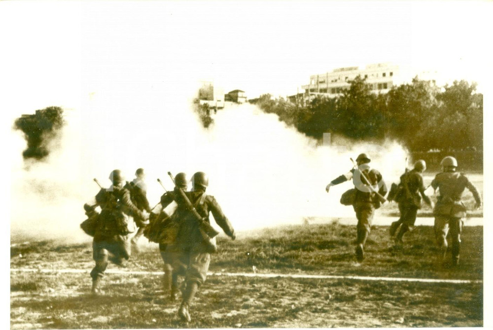 Fotografia d epoca originale 1936 ROMA SCUOLA MILITARE Pattuglia di fanteria nel percorso di guerra Foto 1