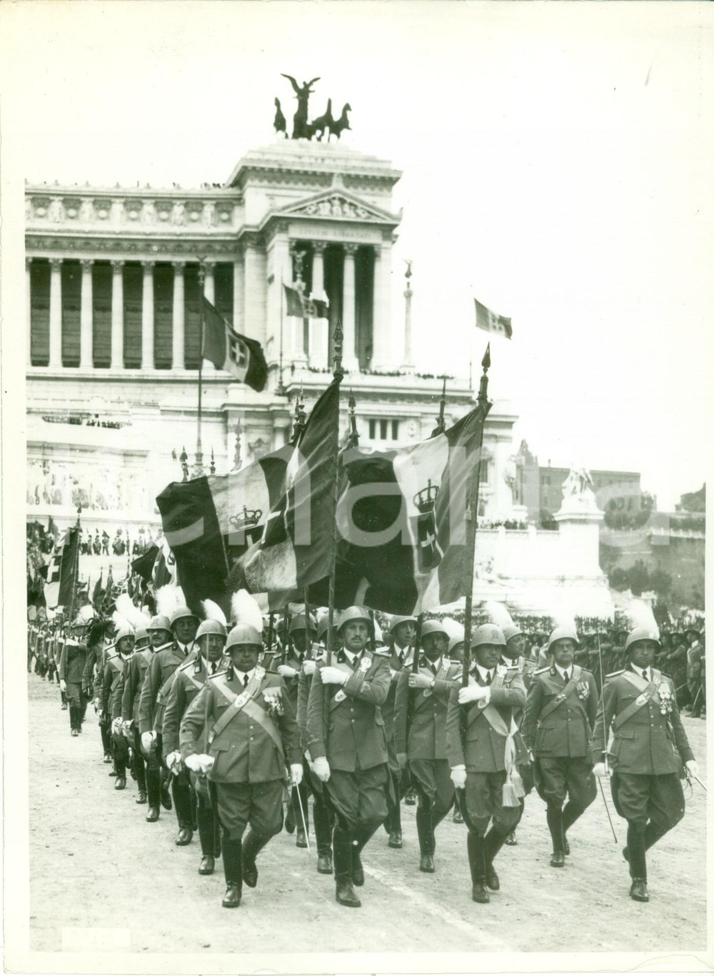 Fotografia d epoca originale 1935 ROMA Combattenti al MILITE IGNOTO per l anniversario dell Intervento FOTO 1