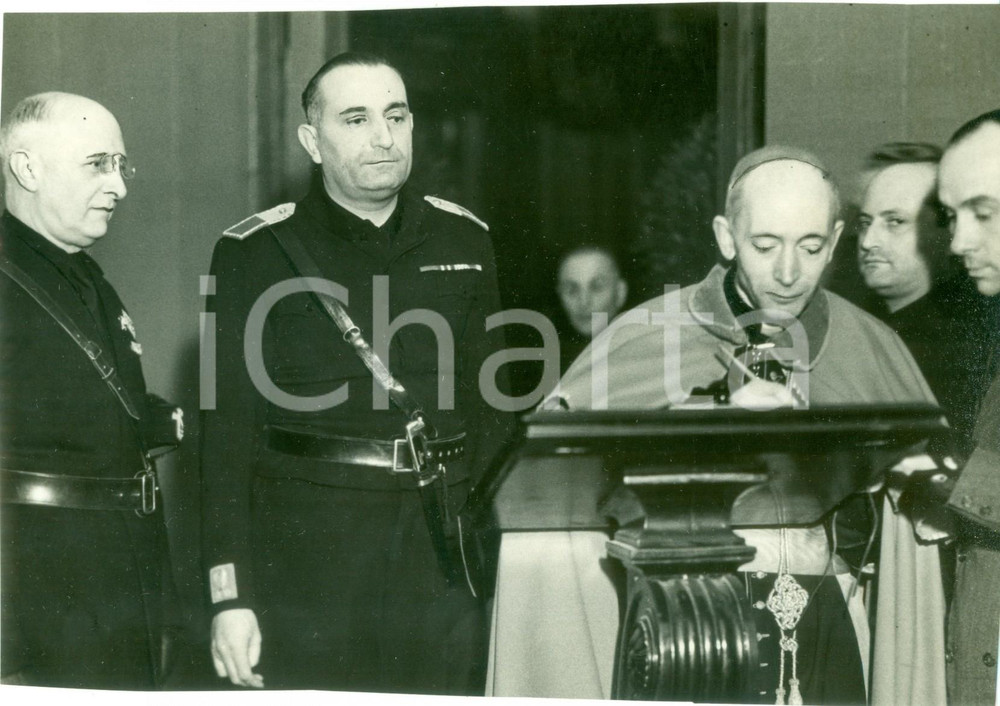 Fotografia d epoca originale 1935 ca MILANO Card. Ildefonso SCHUSTER rende onore ai Caduti fascisti FOTO 1