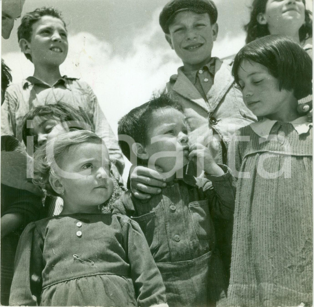 Fotografia d epoca originale 1940 SICILIA Gruppo di bambini in abiti da campagna Fotografia 1