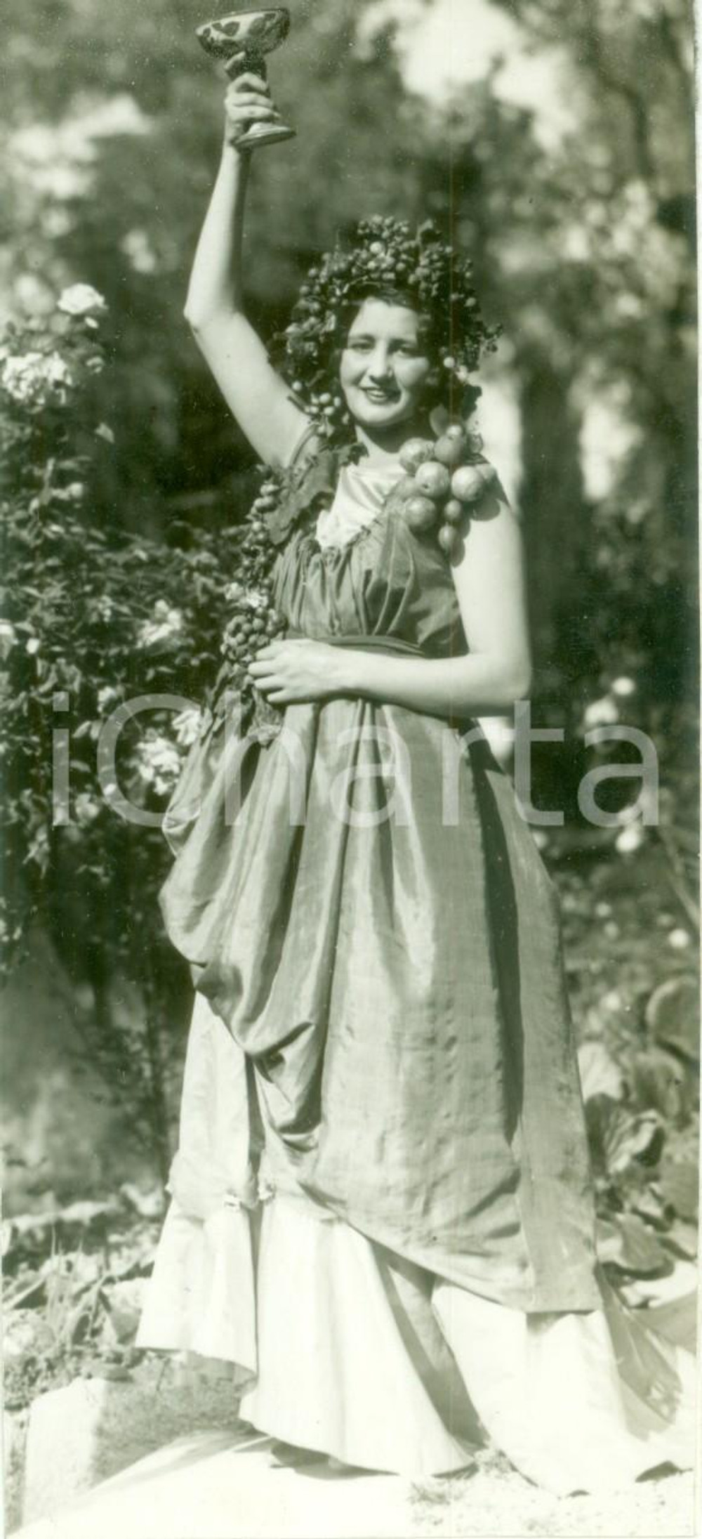 Fotografia d epoca originale 1930 SANREMO Villa BOSCOBELLO Festa di Maggio  Giovane coppiera Fotografia 1