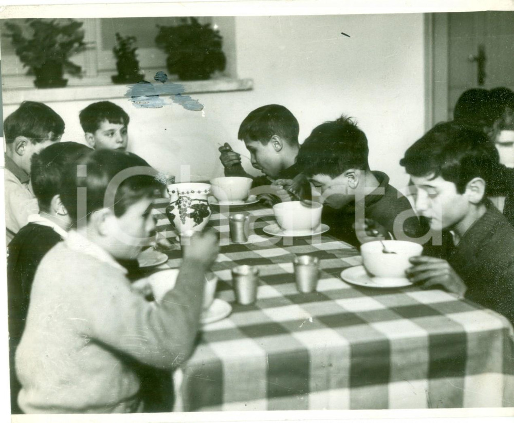 Fotografia d epoca originale 1941 MILANO Bambini a colazione in una scuola del Comune Fotografia 1