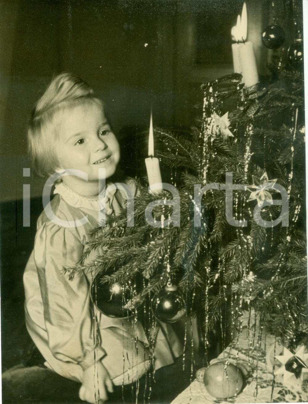 Fotografia d epoca originale 1942 GERMANIA WW2 Bambina felice davanti all albero di NATALE Fotografia 1