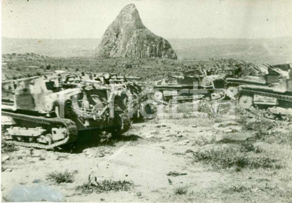 Fotografia d epoca originale 1936 AFRICA ORIENTALE ITALIANA Carri armati italiani in manovra Fotografia 1