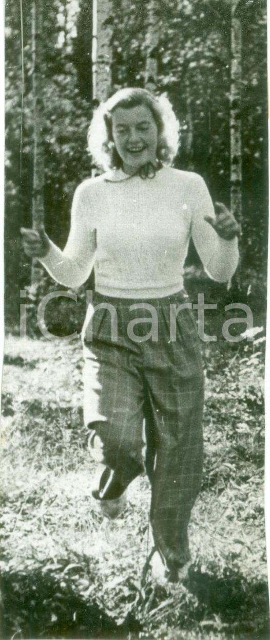 Fotografia d epoca originale 1942 STOCKHOLM SWEDEN Attrice MajBritt RONNINGBERG si allena nei boschi FOTO 1