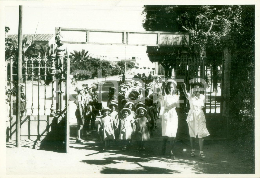 Fotografia d epoca originale 1935 ca ORBETELLO GR Bambine all uscita della Colonia Marina Fotografia 1