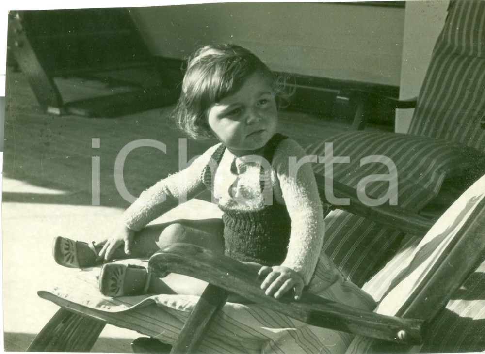 Fotografia d epoca originale 1935 ca GENOVA Bambina su una sdraio sul ponte di una nave Fotografia 1