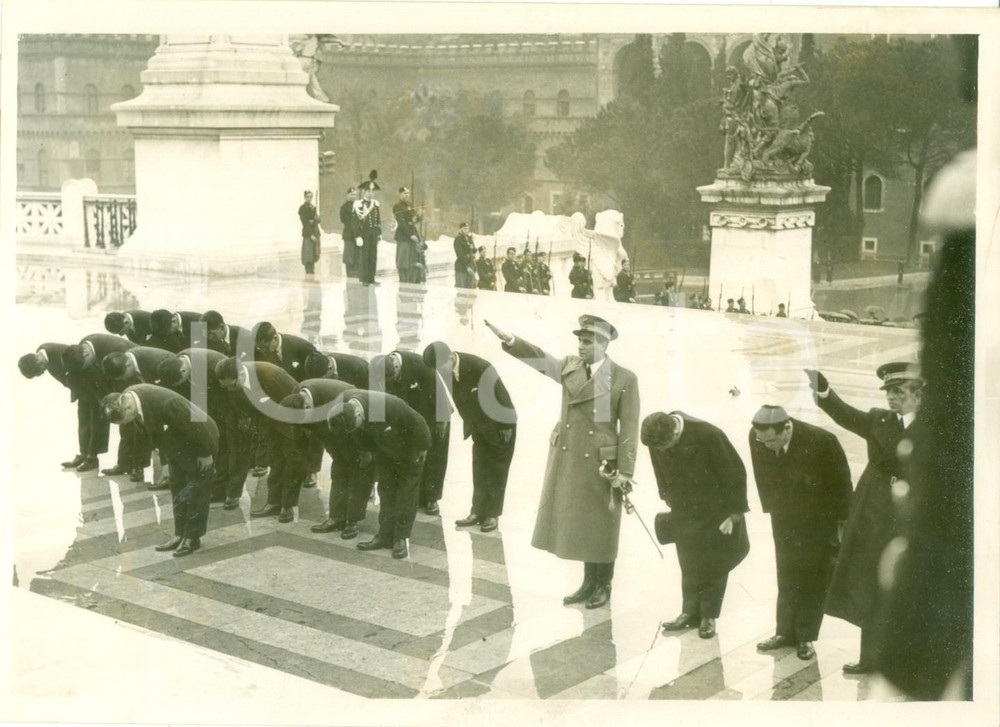 Fotografia d epoca originale 1938 ROMA Studenti giapponesi rendono omaggio al MILITE IGNOTO Fotografia 1