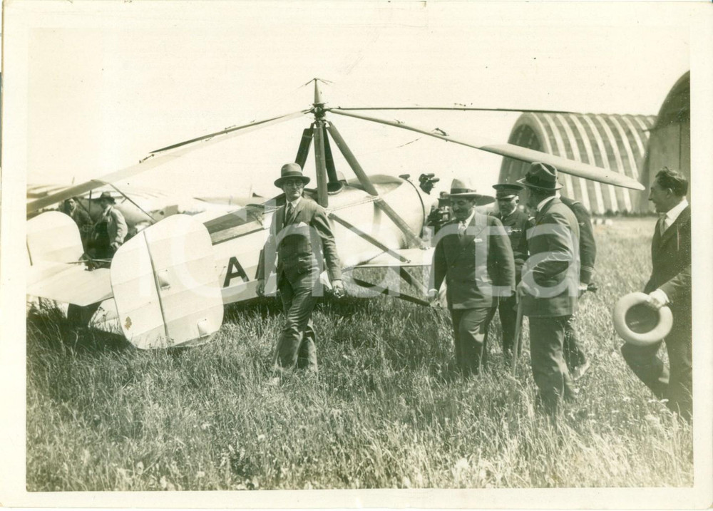 Fotografia d epoca originale 1930 PARIS ORLY Ministro Victor AndrÃ© LAURENT EYNAC con l autogiro CERVIA Foto 1