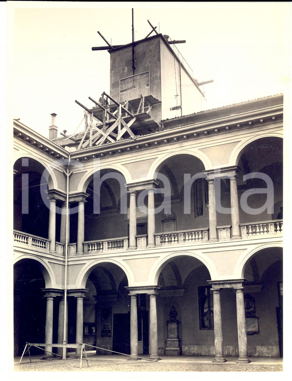 Fotografia d epoca originale 1950 ca Università di PAVIA Veduta del cortile con restauri FOTO ARTISTICA 1