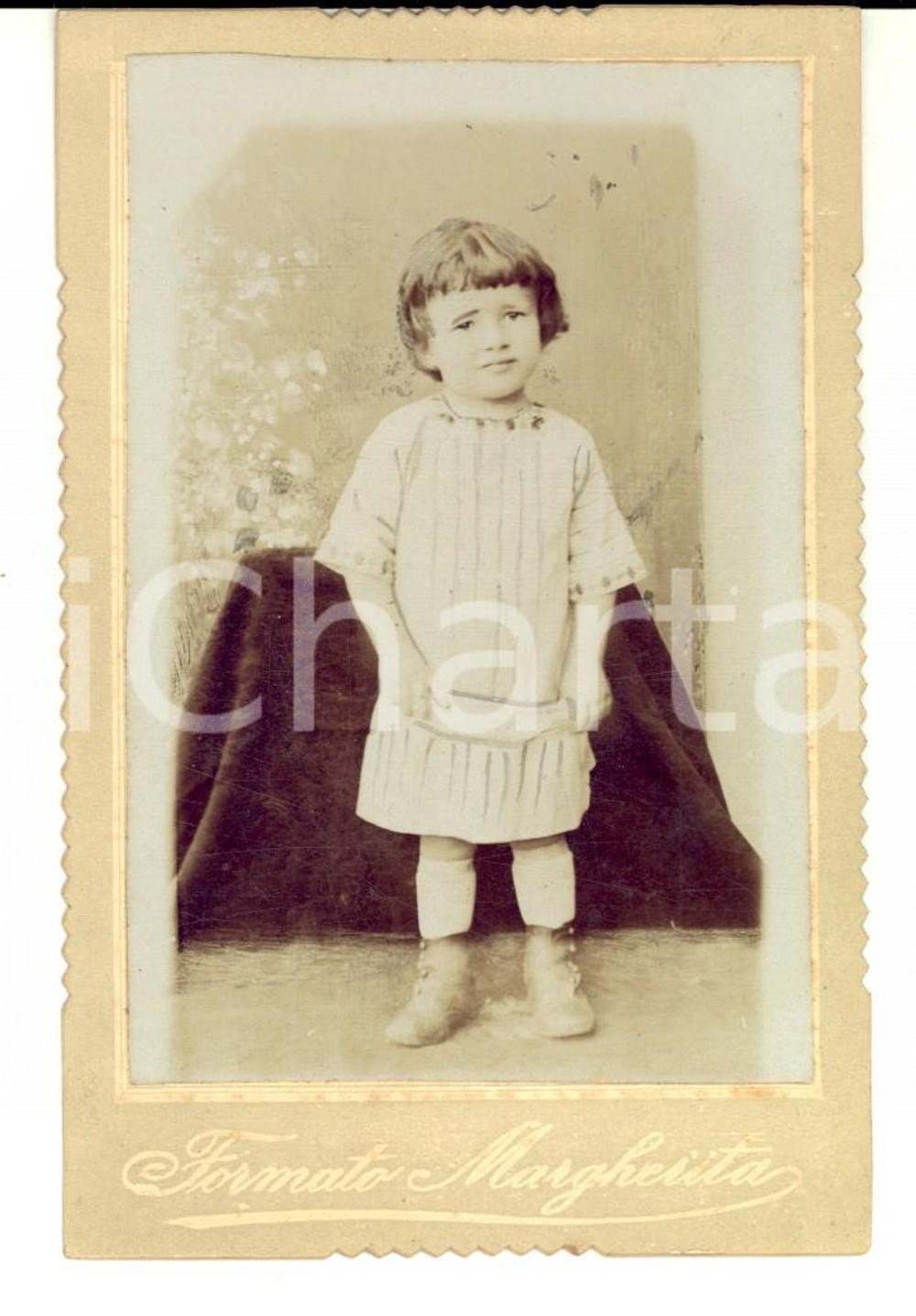 Fotografia d epoca originale 1890 ca POLESELLA RO Bambina in abito bianco Fotografia Silvano SURIANI 1