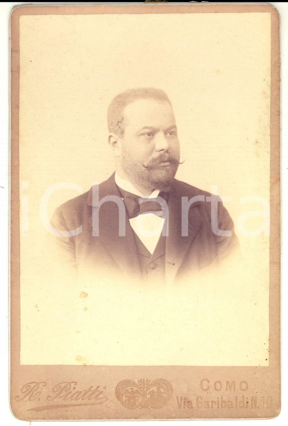 Fotografia d epoca originale 1900 ca COMO Ritratto maschile con cravattino Foto Riccardo PIATTI 1