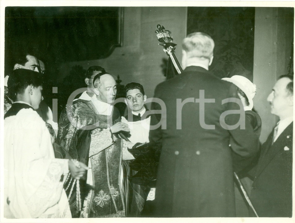Fotografia d epoca originale 1932 MILANO Cardinale Ildefonso SCHUSTER benedice gagliardetto degli orafi FOTO 1