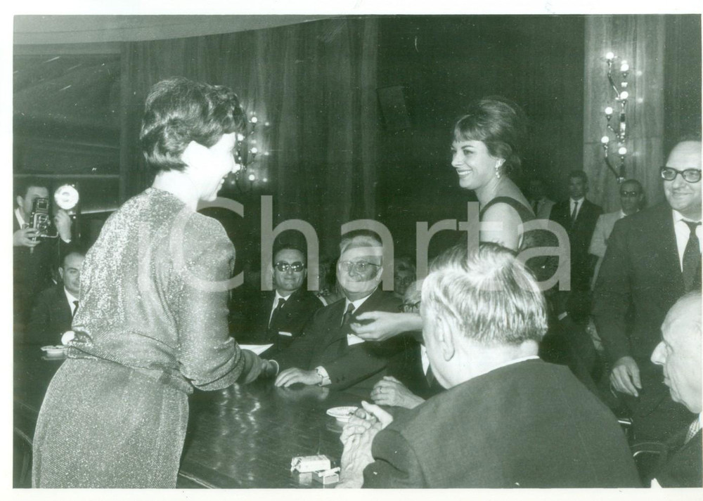 Fotografia d epoca originale 1961 CHIANCIANO TERME Francesco FLORA premia vincitori Premio Poesia Narrativa 1