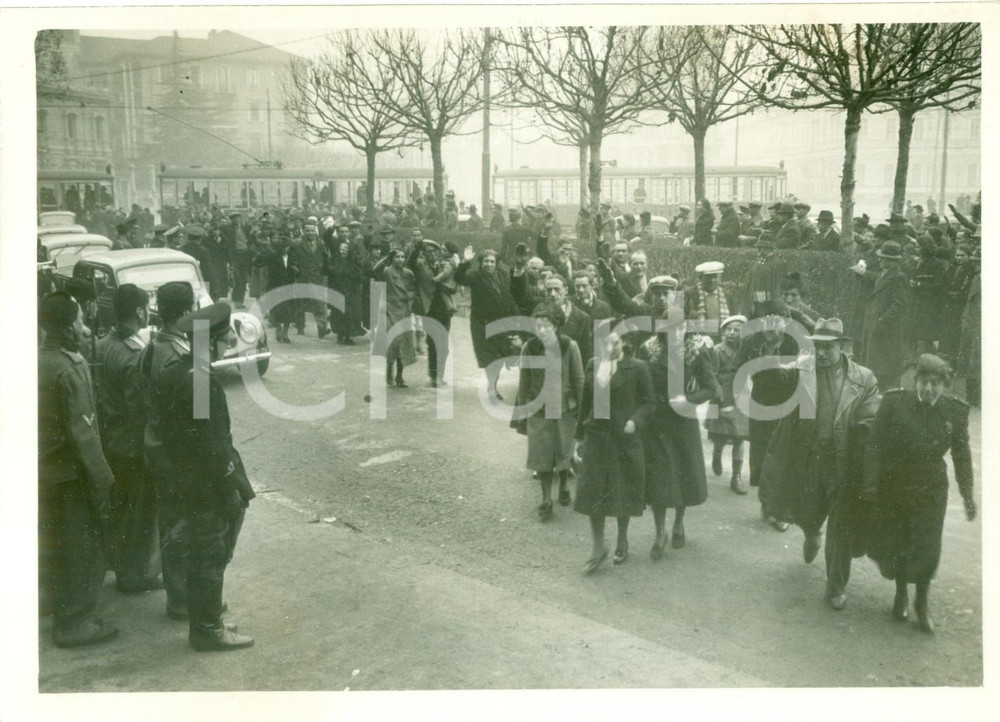 Fotografia d epoca originale 1939 TORINO Italiani residenti all estero pronti per il rimpatrio Fotografia 1