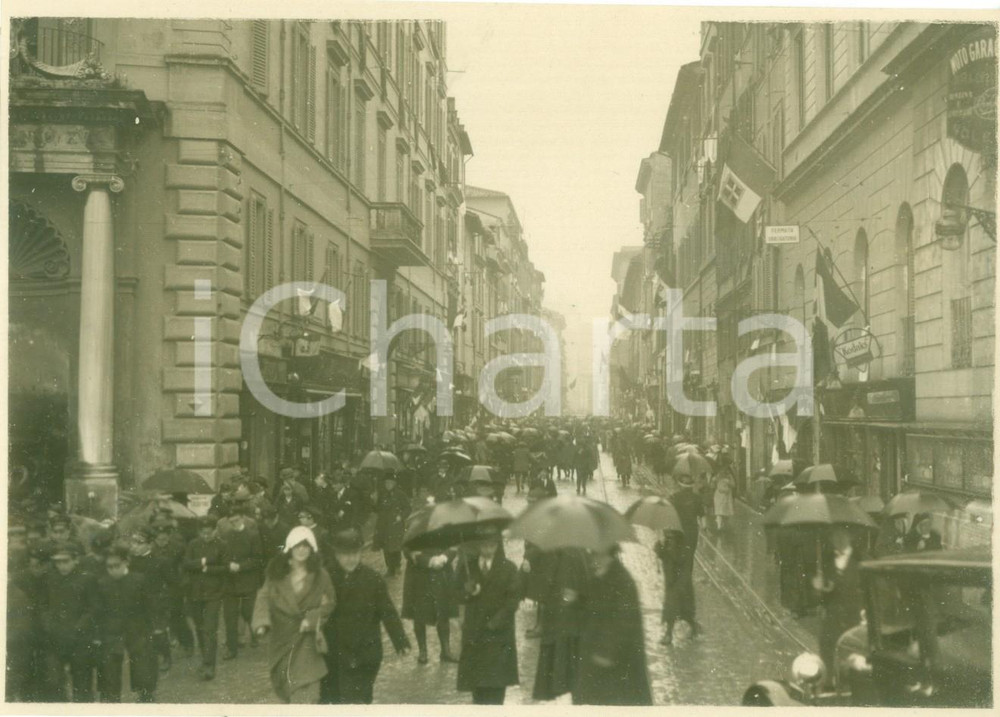 Fotografia d epoca originale 1930 ca ROMA Folla in Via di BORGO PIO diretta a San Pietro Fotografia 1
