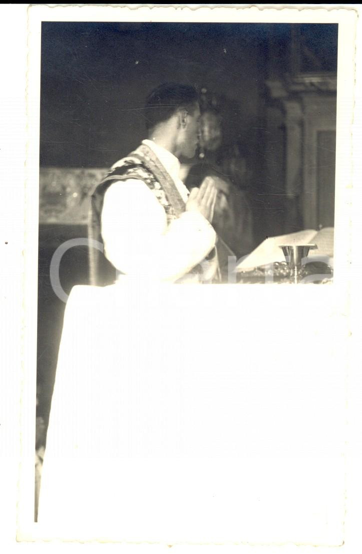 Fotografia d epoca originale 1940 AREA VERCELLESE Don TERZAGO durante la sua prima Messa Foto FP 1