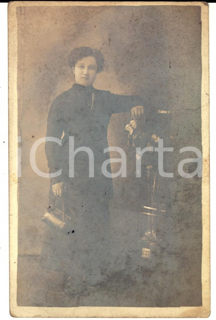 Fotografia d epoca originale 1910 ca FINALE LIGURE SV Ritratto di Angiolina QUADRATO Foto DANNEGGIATA FP 1