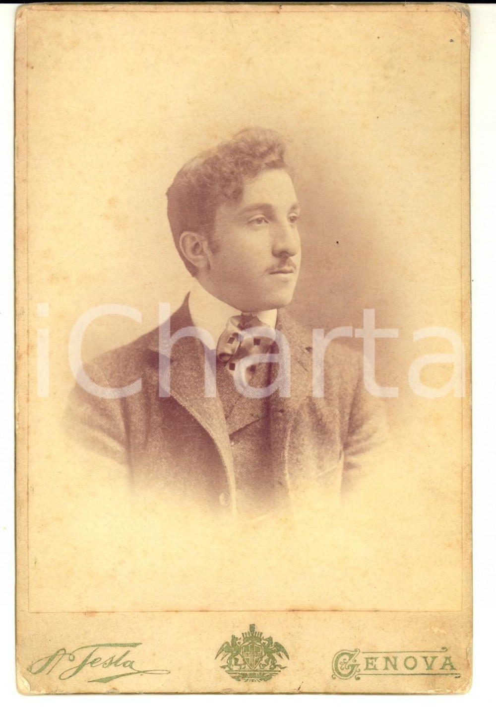 Fotografia d epoca originale 1890 ca GENOVA Ritratto maschile con cravatta a quadretti Fotografia TESTA 1