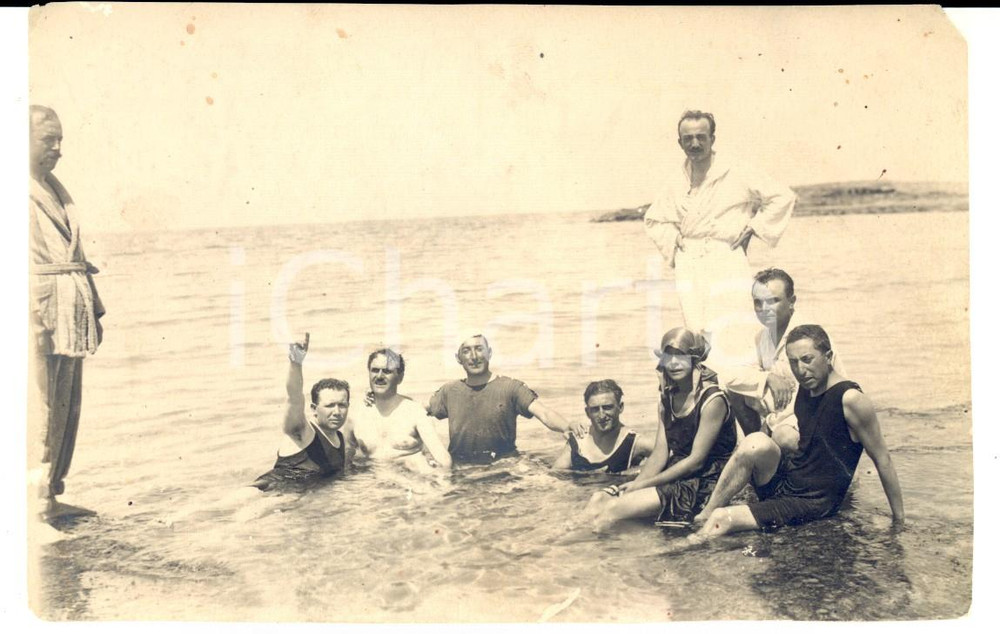 Fotografia d epoca originale 1930 ca COSTUME Un bagno in mare vestiti Foto CURIOSA VINTAGE 13x9 cm 1