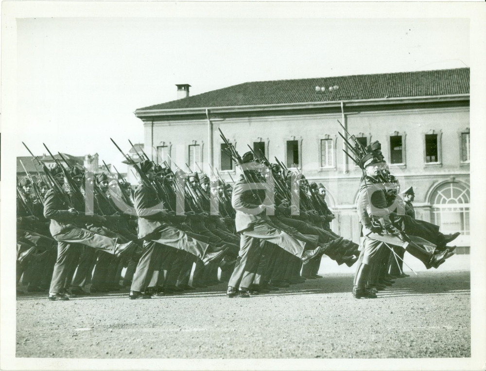 Fotografia d epoca originale 1938 MILANO Parata di cadetti al passo romano Fotografia 1