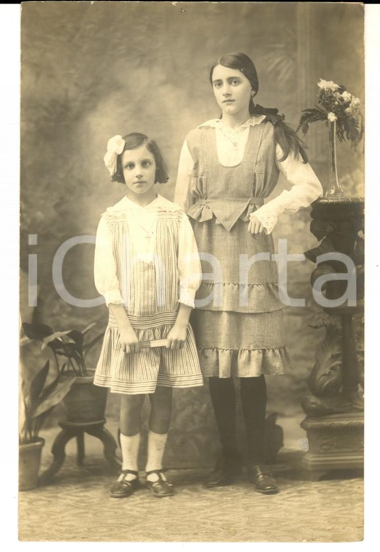 Fotografia d epoca originale 1916 PISA Ritratto delle sorelle Ada ed Elena Fotografia Artistica e Militare 1