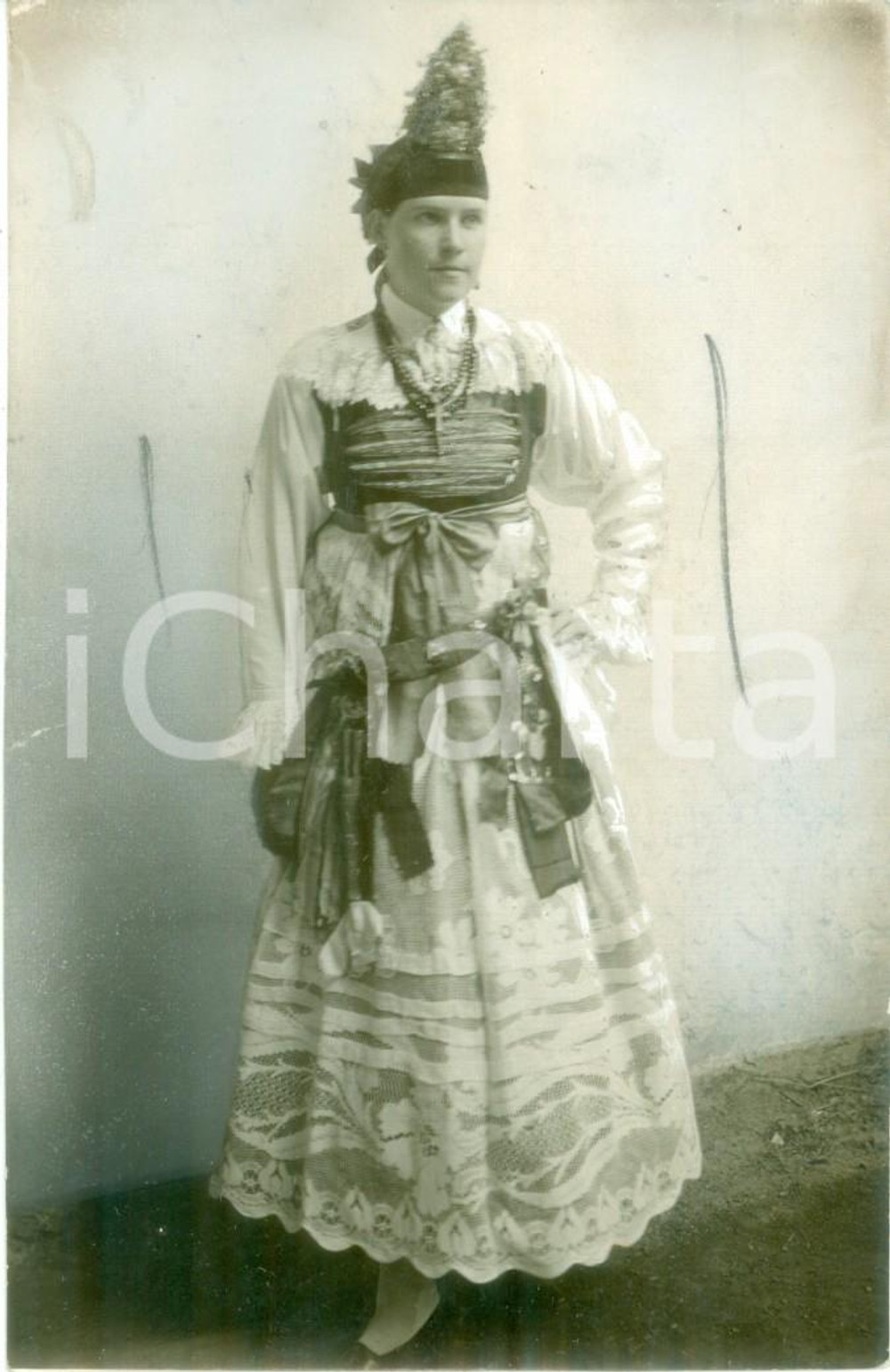 Fotografia d epoca originale 1930 ca SELVA DI VAL GARDENA BZ Contadina in costume tradizionale Fotografia 1