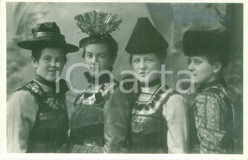Fotografia d epoca originale 1934 BREGENZERWALD AUSTRIA Giovani donne in costumi tradizionali Fotografia 1