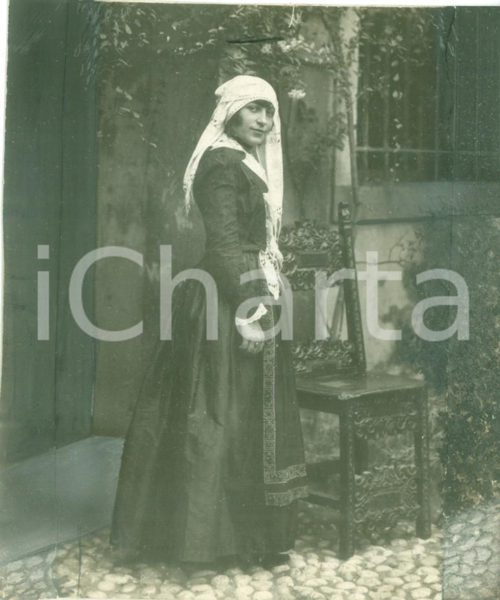 Fotografia d epoca originale 1930 ca FRIULI  VENEZIA GIULIA Contadina in costume friulano Fotografia 1