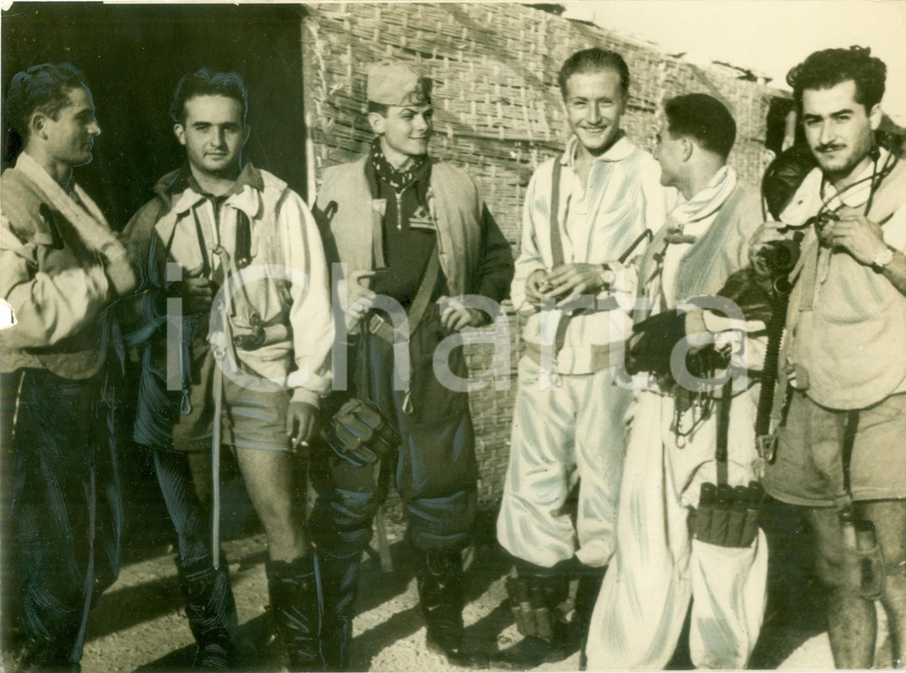 Fotografia d epoca originale 1942 MALTA WW2 Cacciatori italiani di ritorno da un azione Fotografia 1