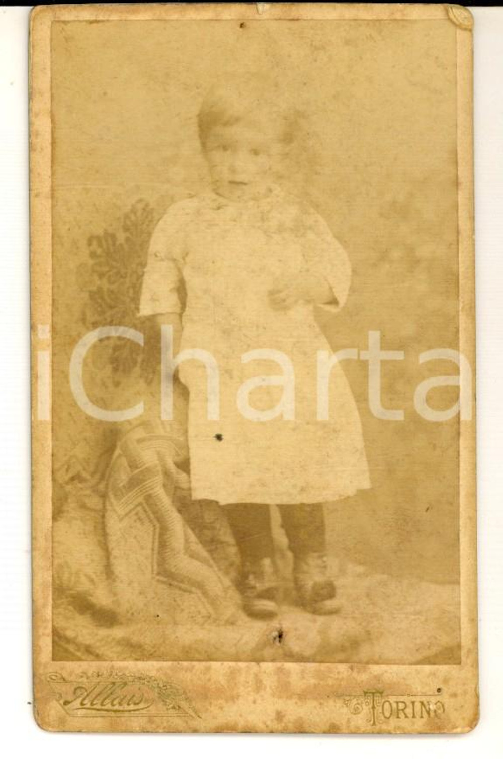 Fotografia d epoca originale 1900 ca TORINO Ritratto dI bambina in abito bianco Fotografia ALLAIS CDV 1