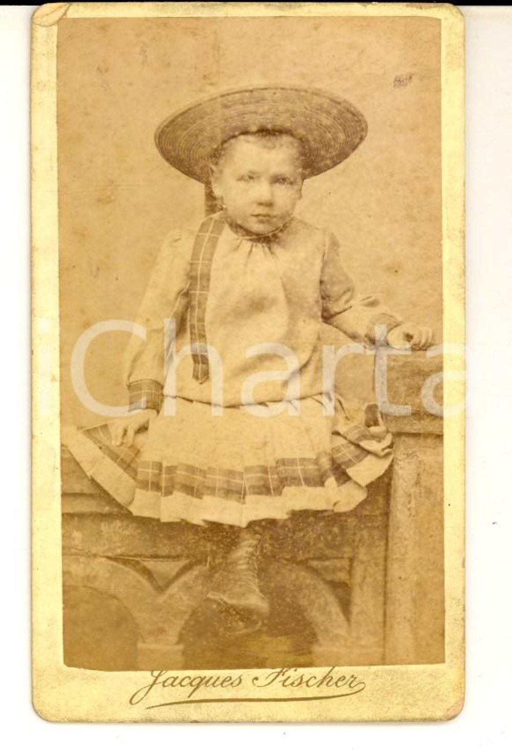 Fotografia d epoca originale 1900 ca  PARIS Bambina con il cappello di paglia Foto Jacques FISCHER CDV 1