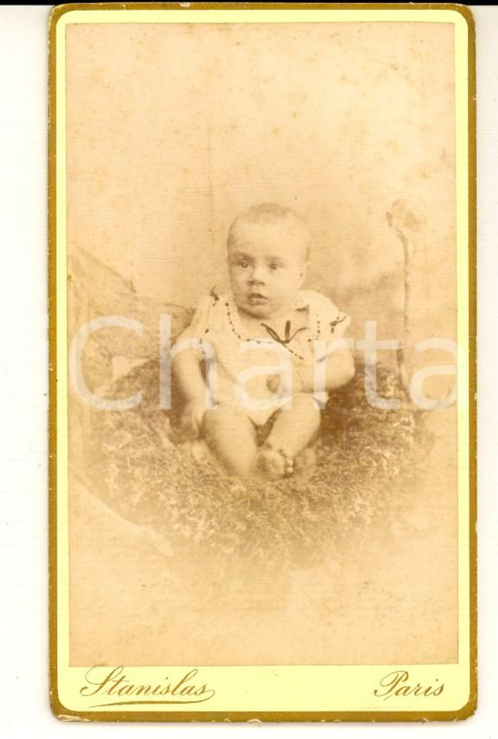Fotografia d epoca originale 1900 ca PARIS Ritratto di bambino su ghirlanda fiorita Foto STANISLAS CDV 1