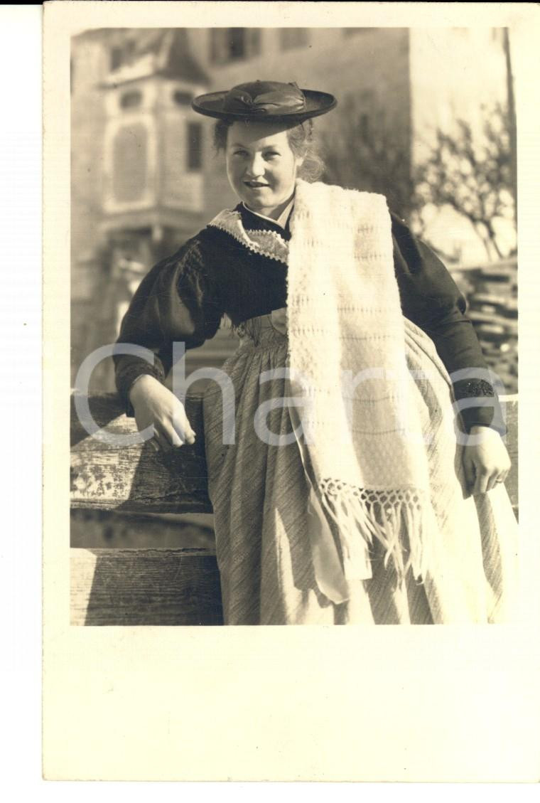 Fotografia d epoca originale 1933 SARENTINO BZ Donna in costume tradizionale Foto a Emilio GUICCIARDI 1