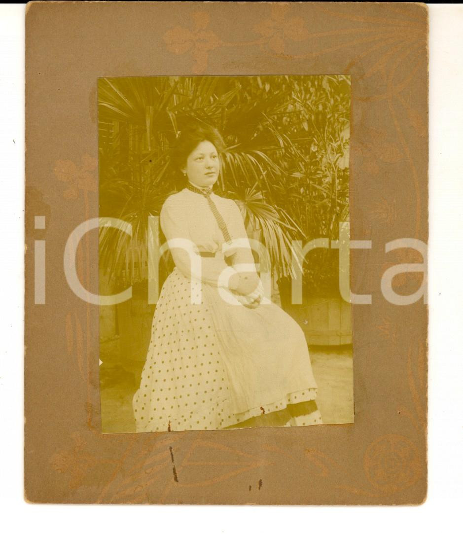 Fotografia d epoca originale 1902 AREA LIGURE Ritratto di donna in giardino Fotografia VINTAGE 10x13 cm 1