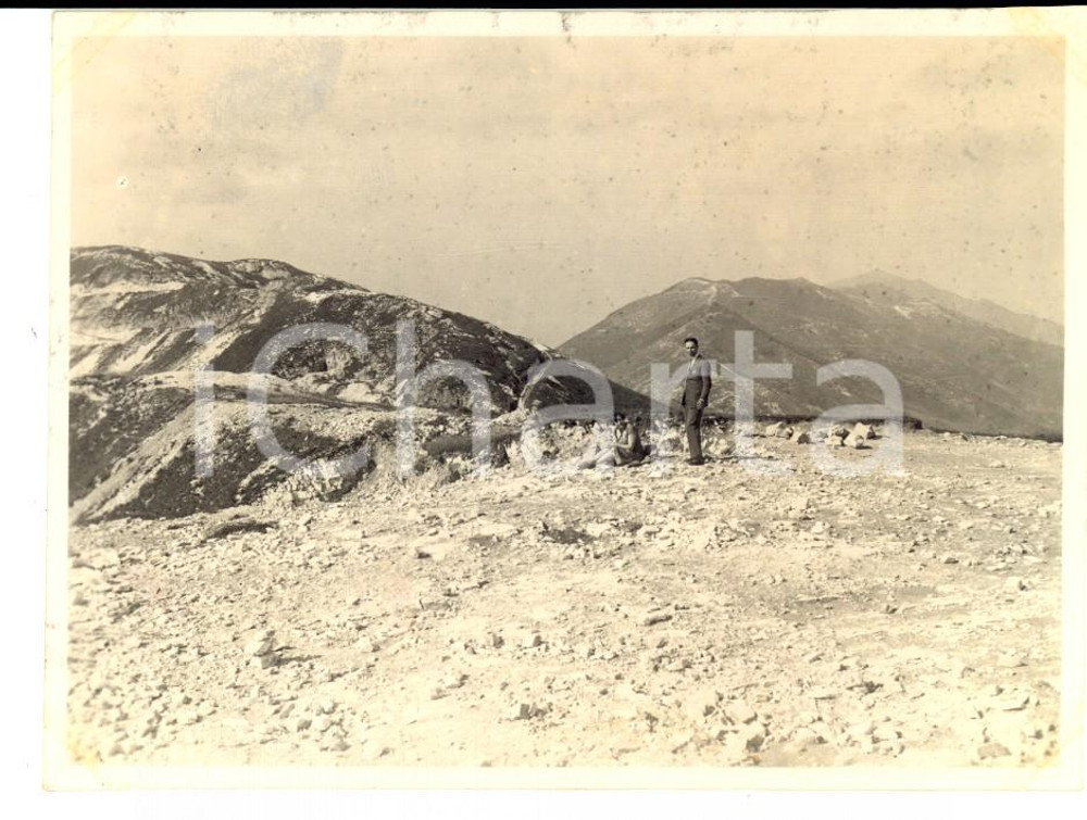 Fotografia d epoca originale 1927 NAVE DEL GRAPPA Turisti al sole in cima Fotografia VINTAGE 12x9 cm 1