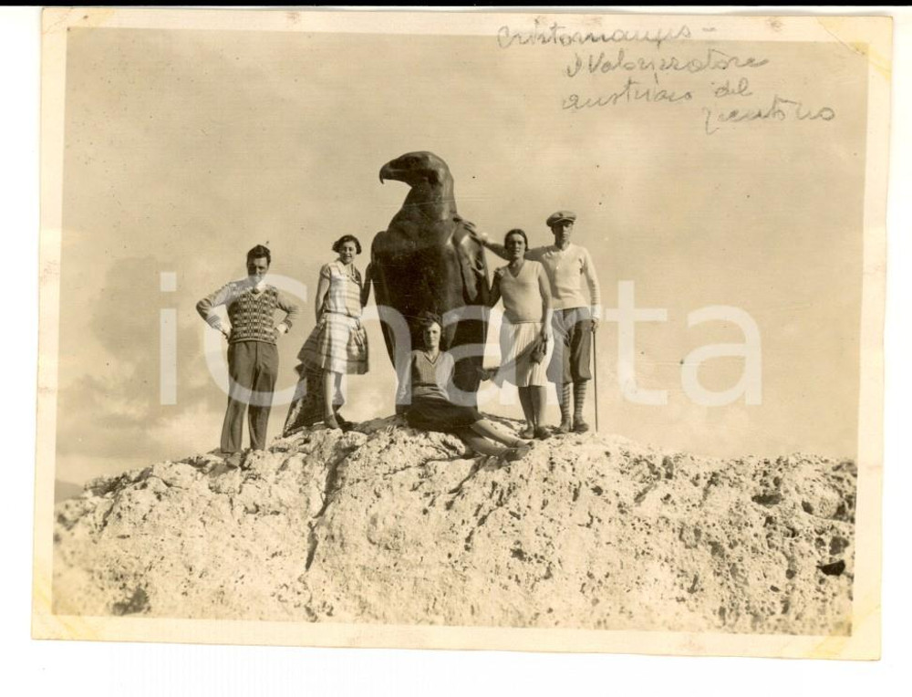 Fotografia d epoca originale 1927 SENTIERO DEL MASARE  Turisti al monumento a CHRISTOMANNOS Foto 12x9 1