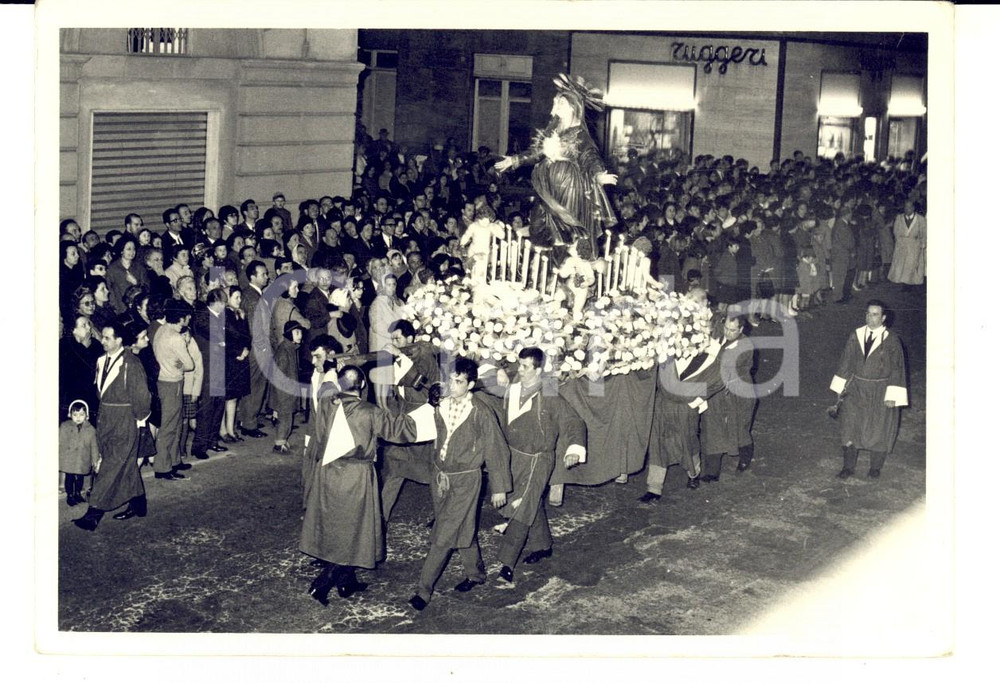 Fotografia d epoca originale 1960 ca SAVONA Processione del VenerdÃ¬ Santo Fotografia AGAMENNONE 14x10 1