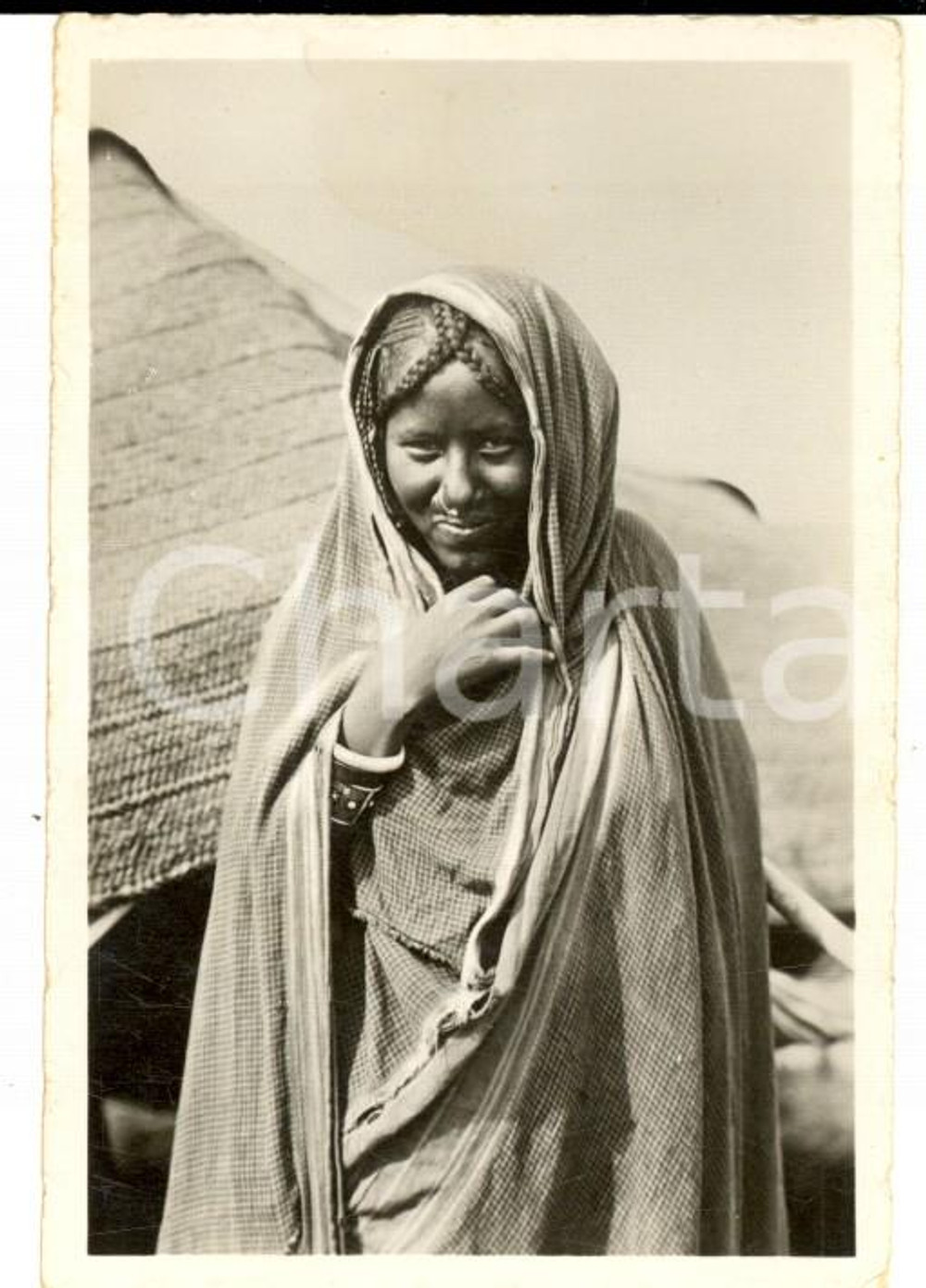 Fotografia d epoca originale 1935 AOI MASSAUA ERITREA Fanciulla musulmana in abito tradizionale Foto 6x11 1