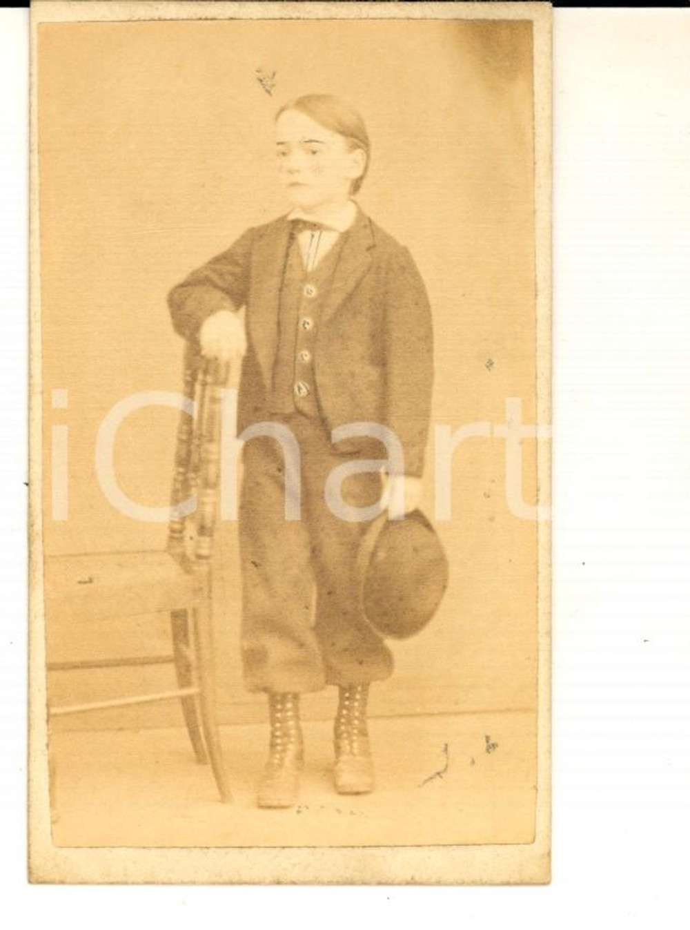 Fotografia d epoca originale 1870 ca Ritratto di bambino con cappello Fotografia VINTAGE CDV ritocchi a mano 1