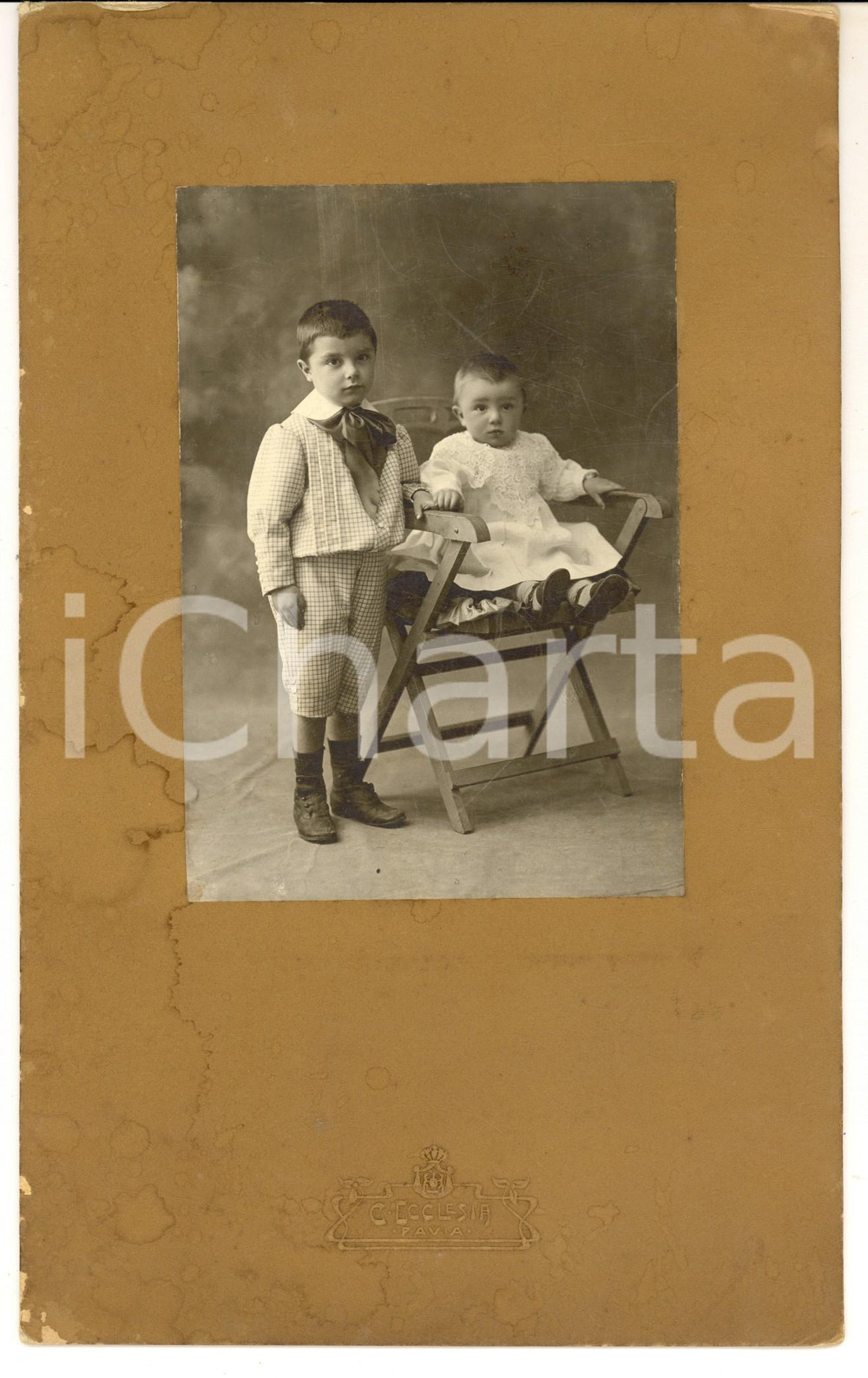 Fotografia d epoca originale 1900 ca PAVIA Ritratto di due fratellini per mano Foto Clotilde ECCLESIA 1